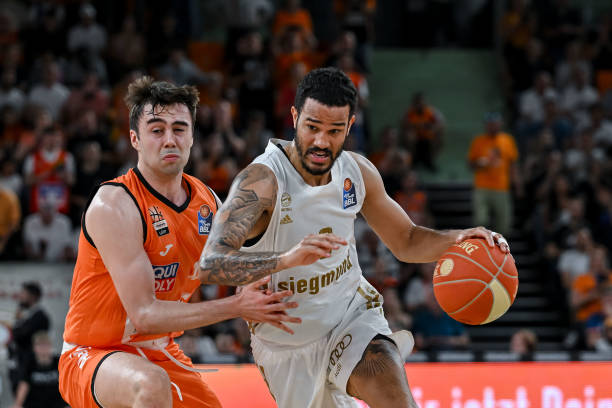 人关注到三 人关注到三